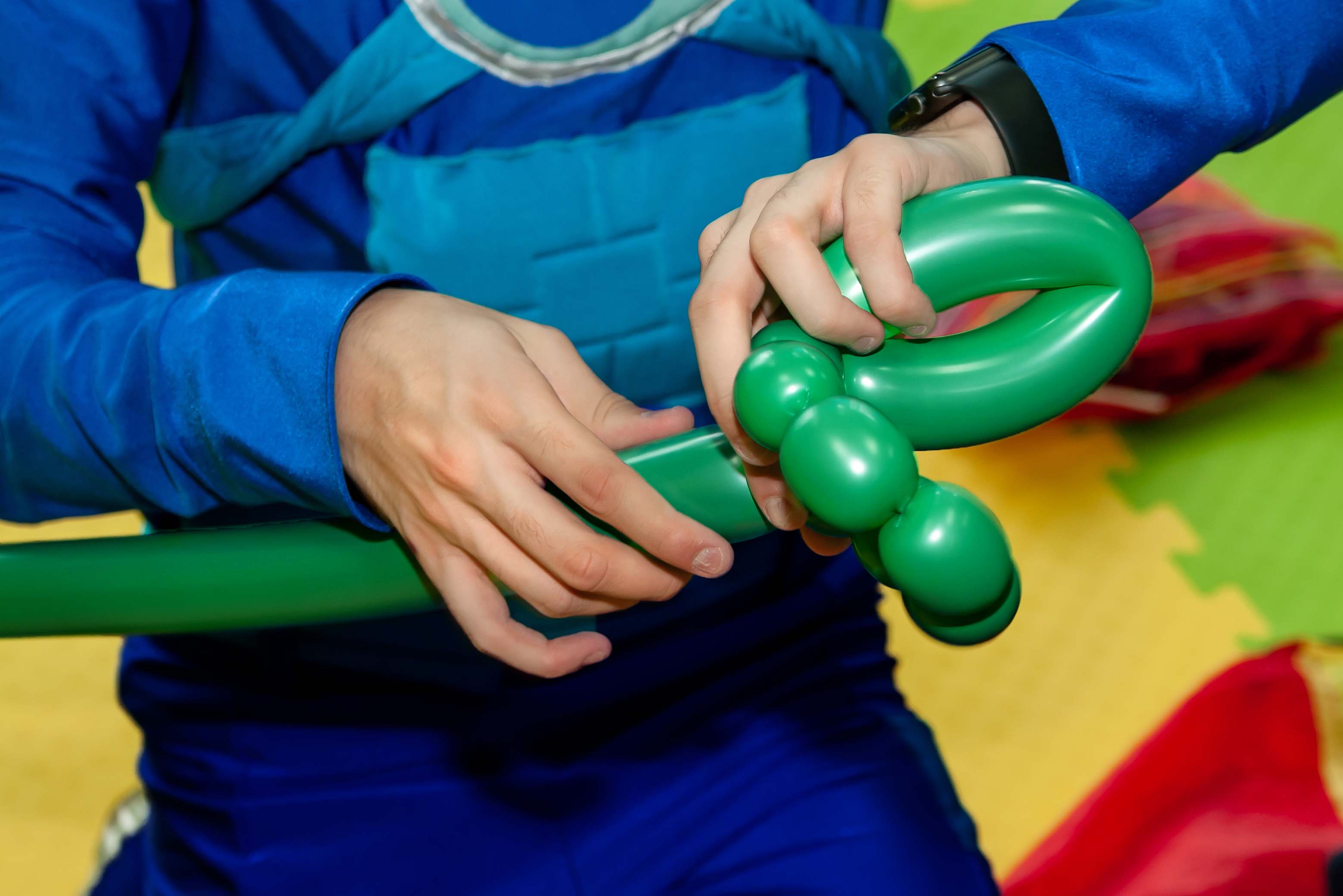 Pine Green Twisting Balloons - Long Balloons